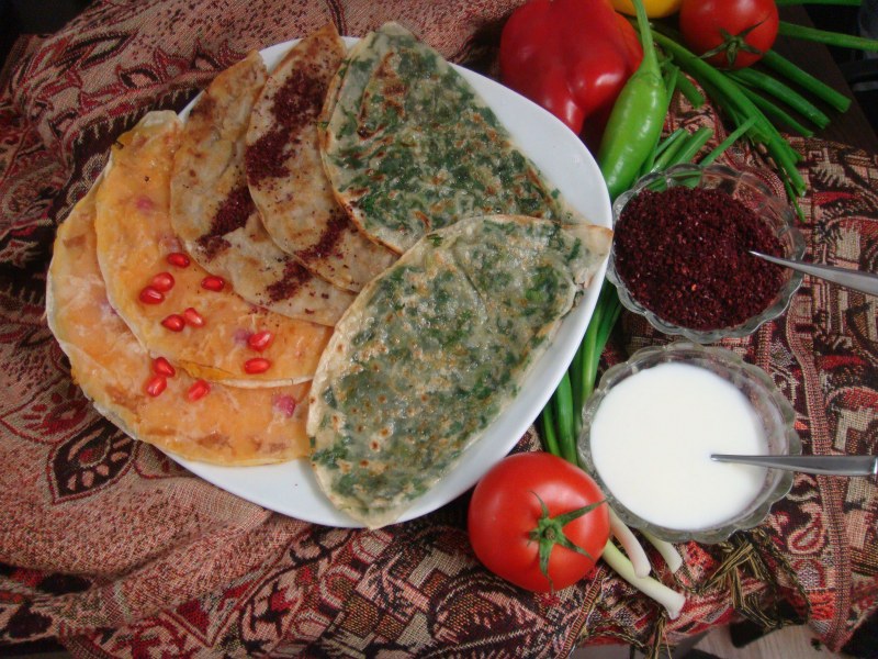 Кутабы с зеленью и сыром