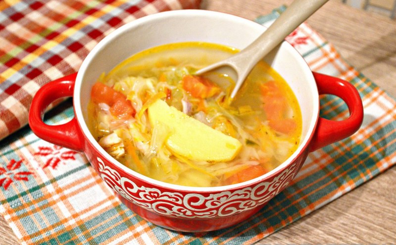 Щи с мясом из свежей капусты аппетитно