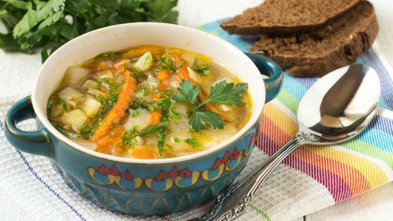 Щи с лисичками и свежей капустой