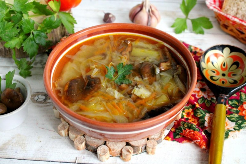 Щи с рыбными консервами