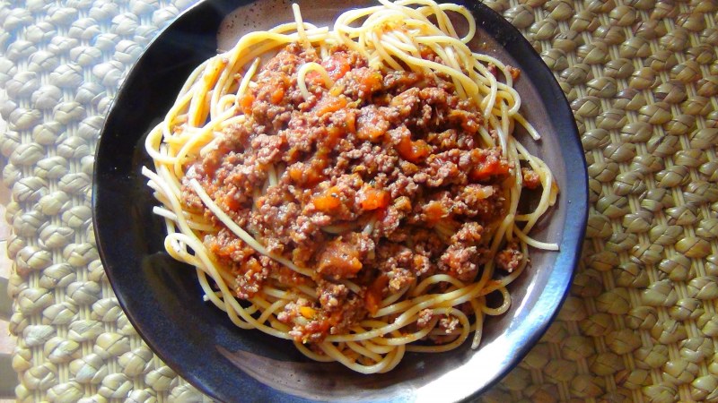 Макароны по флотски с тушенкой говядиной