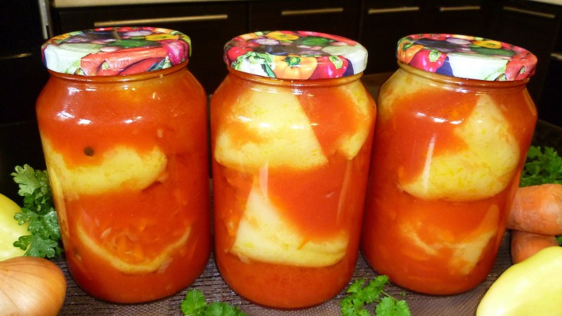 Салат с баклажанами и помидорами и кинзой