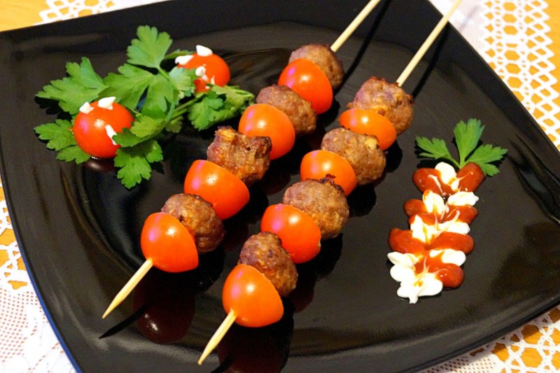 Закуска шашлычок на шпажках