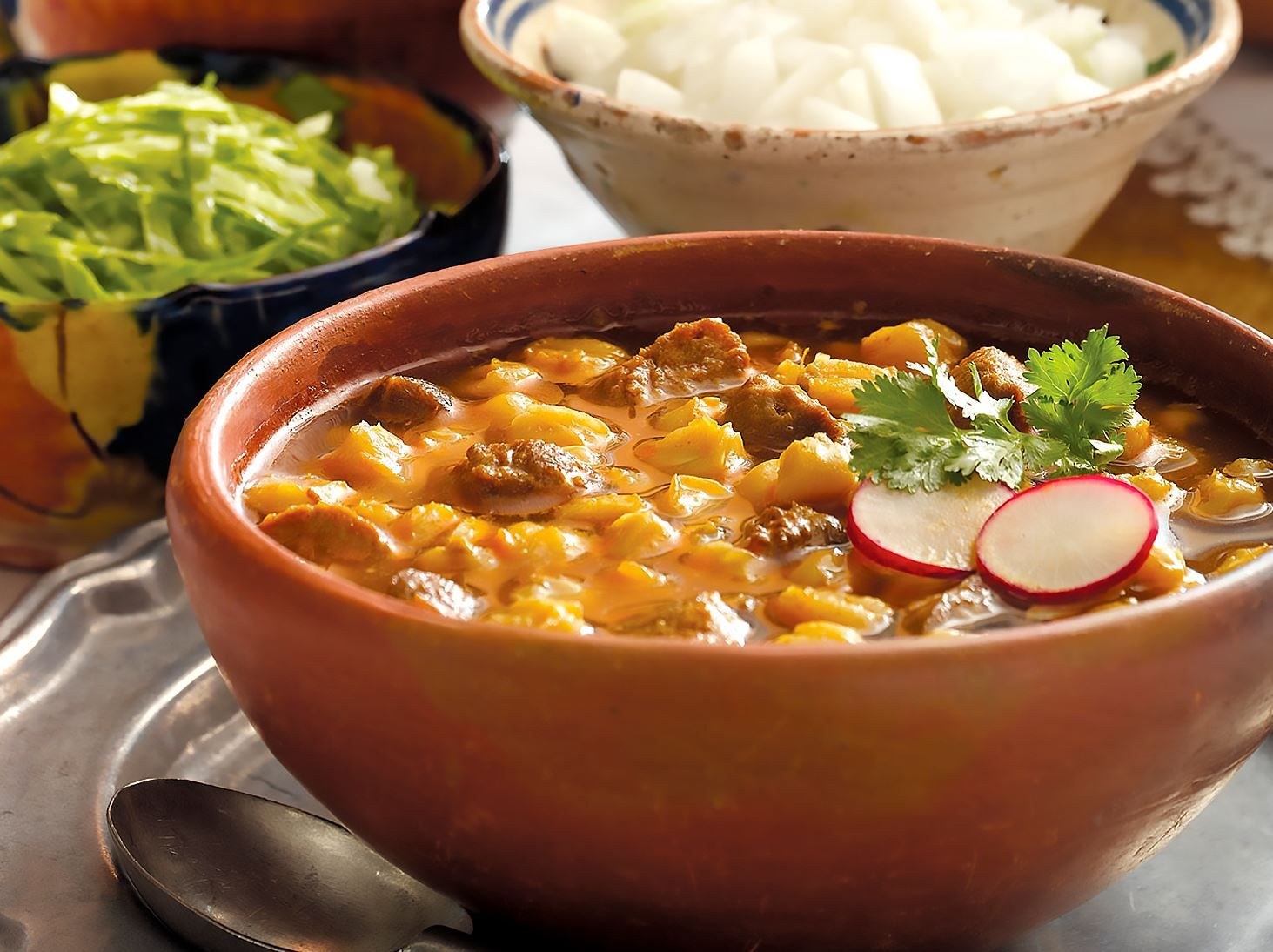 Блюда после. Позоле мексиканский суп. Мексика кухня позоле. Мексиканский суп посоле. Позоле блюдо.