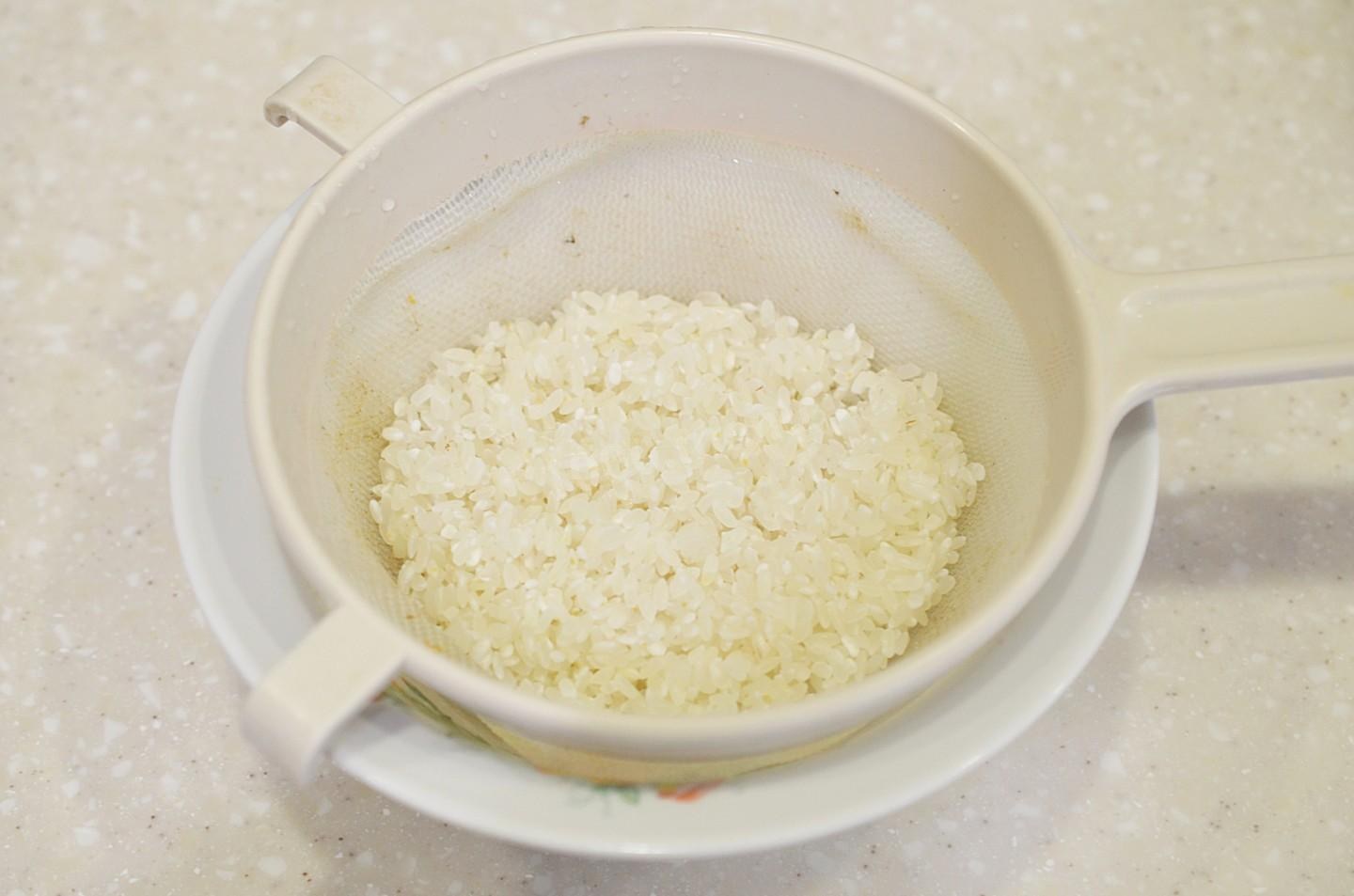 Каша рисовая на воде рассыпчатая в кастрюле. Рассыпчатый рис в кастрюле. Рис на гарнир рассыпчатый в кастрюле. Рисовая каша рассыпчатая на воде. Рис промытый рассыпчатый.