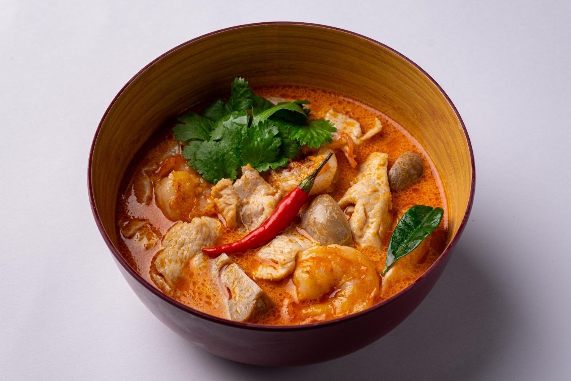 Суп том ям с рисом как есть. Таиланд том ям. Том ям карри. Рамен с пастой том ям.