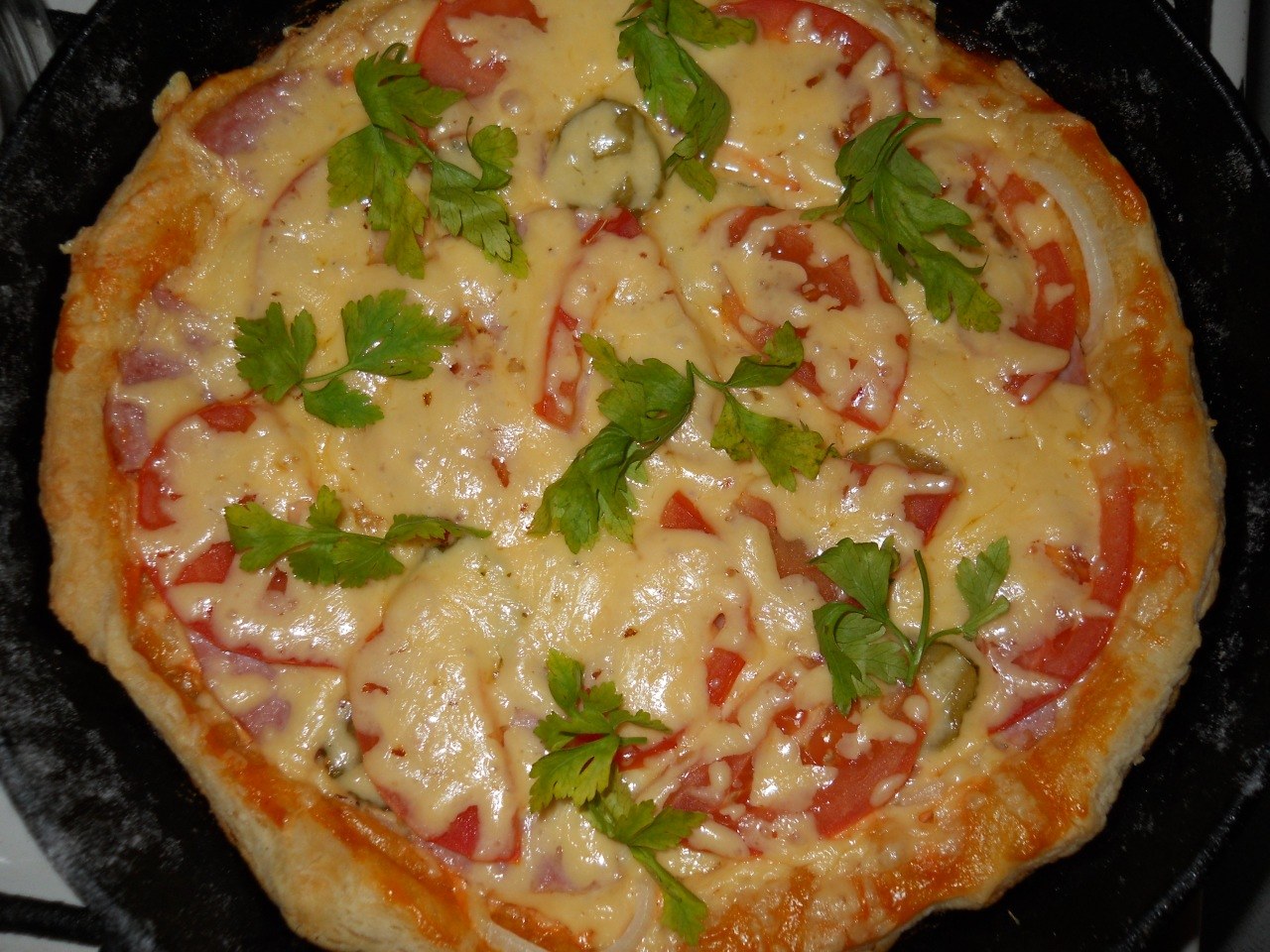 пицца рецепт в домашних условиях с колбасой и сыром помидорами из слоеного теста духовке фото 76