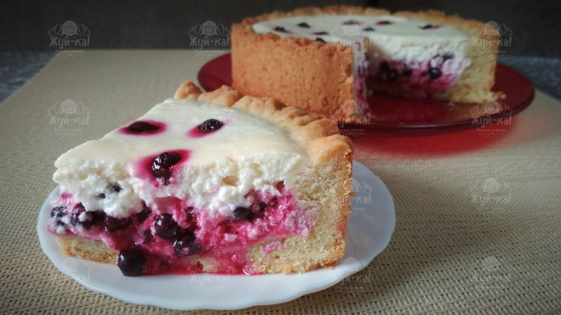 Заливной пирог с ягодами