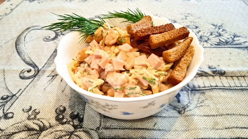 Салат кукуруза фасоль кириешки