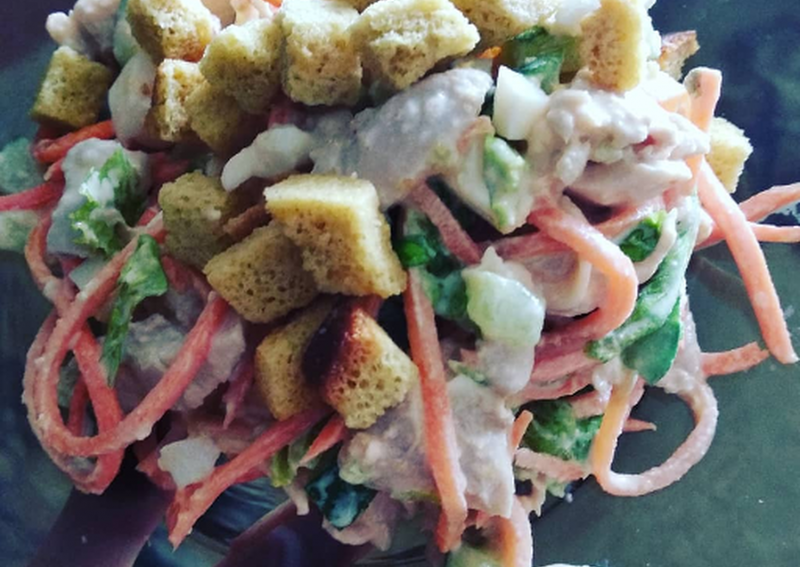 Салат с морковью по-корейски и сухариками