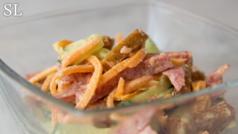 Салат кириешки кукуруза ветчина