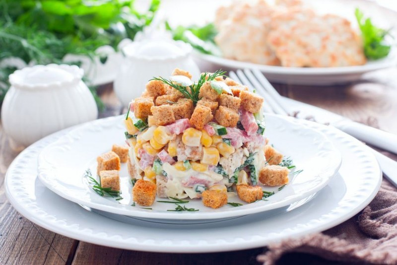 Салат с морковью по-корейски и кукурузой