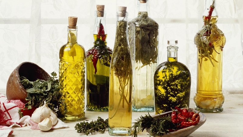 Масло в бутылках с травами