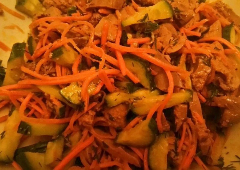 Салат с куриной печенью и морковью по-корейски