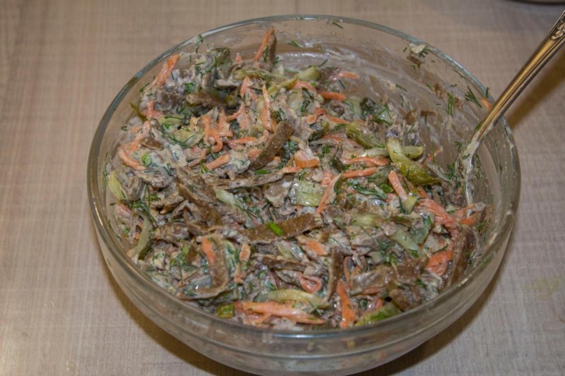 Салат с куриной печенью и морковкой по-корейски