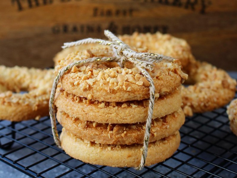 Песочный Коржик с арахисом
