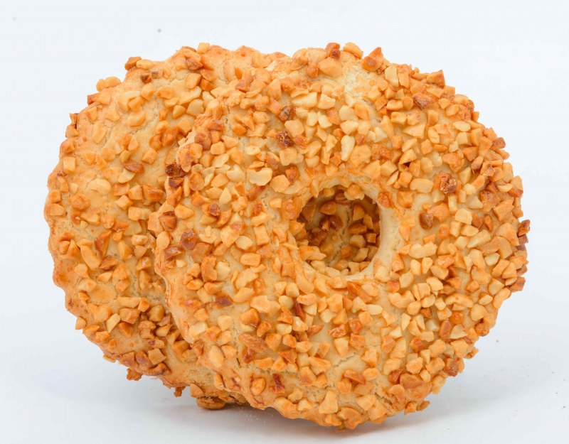 Коржик молочный с орехами