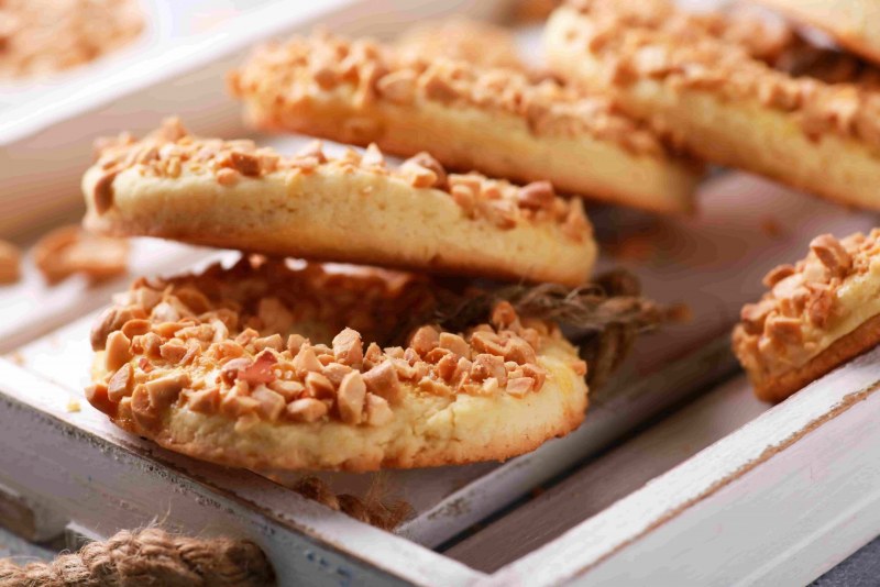 Песочный Коржик с арахисом