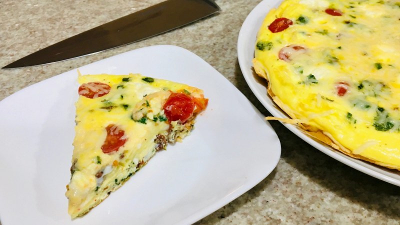 Омлет с сыром на сковороде