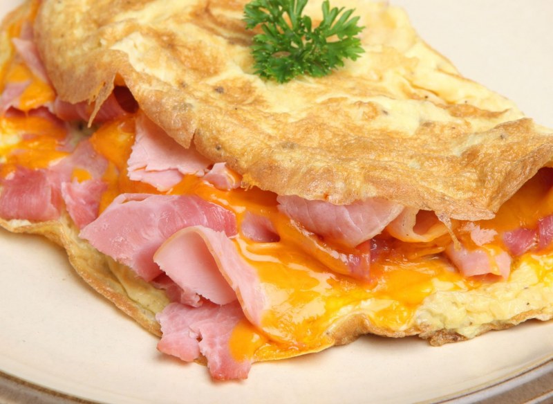 Омлет с ветчиной и сыром