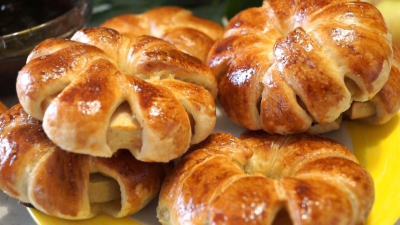 Булочки с яблочными кольцами