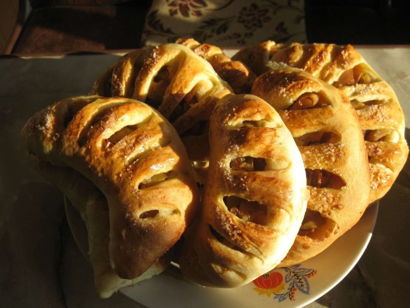 Выпечка с творогом и яблоками