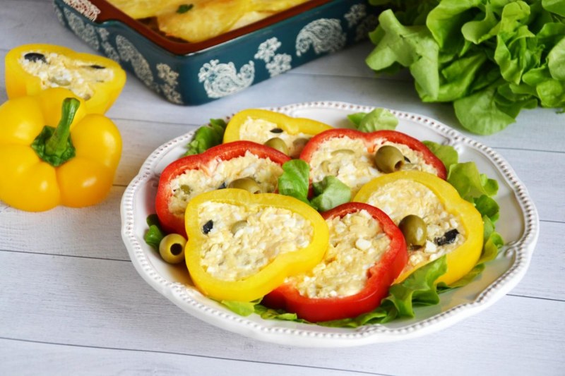 Перец фаршированный мясом и рисом