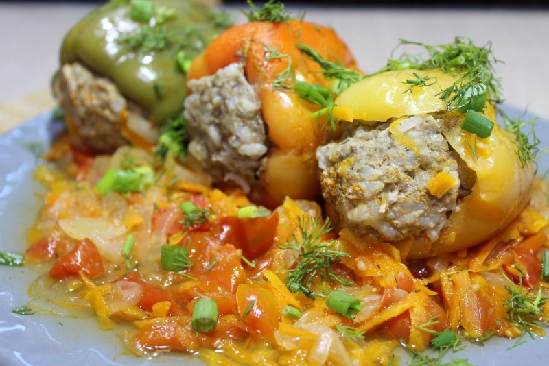 Фаршированные перцы с фаршем и рисом