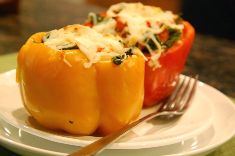 Перец фаршированный мясом и рисом