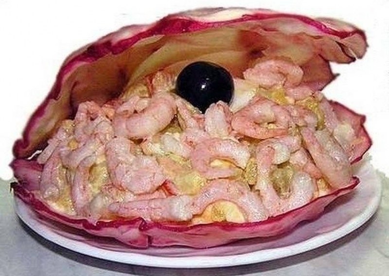 Салат с семгой и красной икрой
