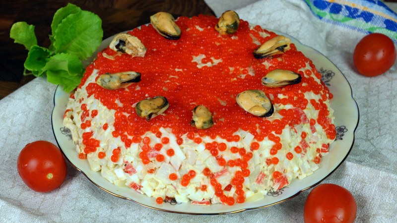 Салат из мидий с помидорами и сыром
