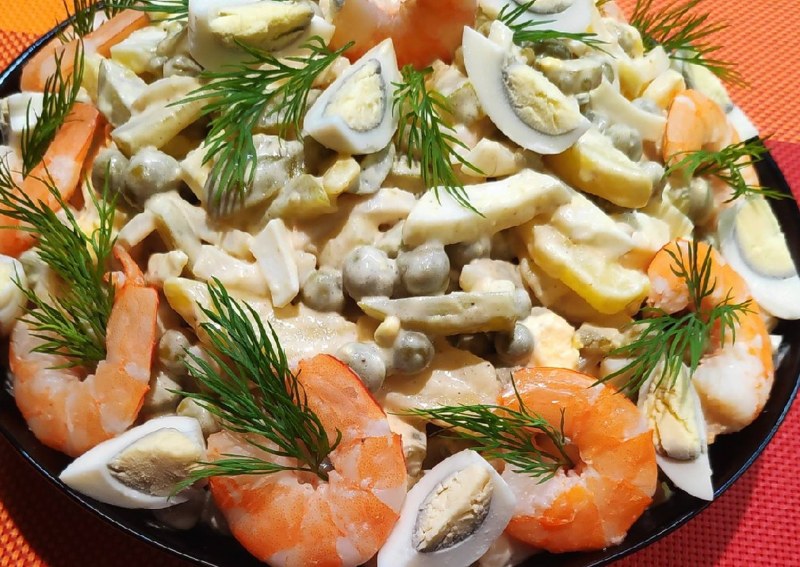 Украшение салата оливками
