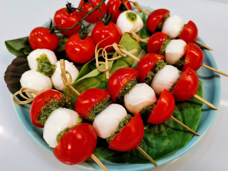 Капрезе с кедровыми орехами