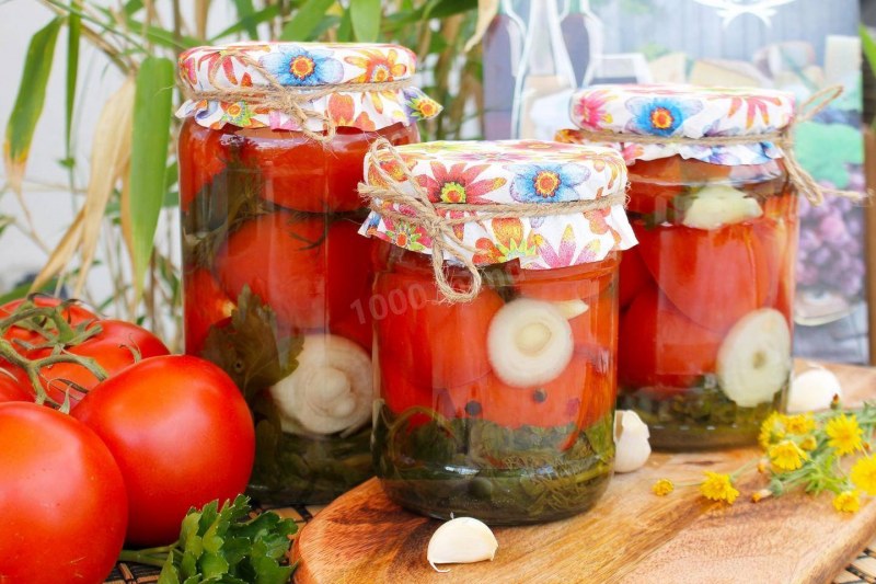 Помидоры маринованные залитые фон