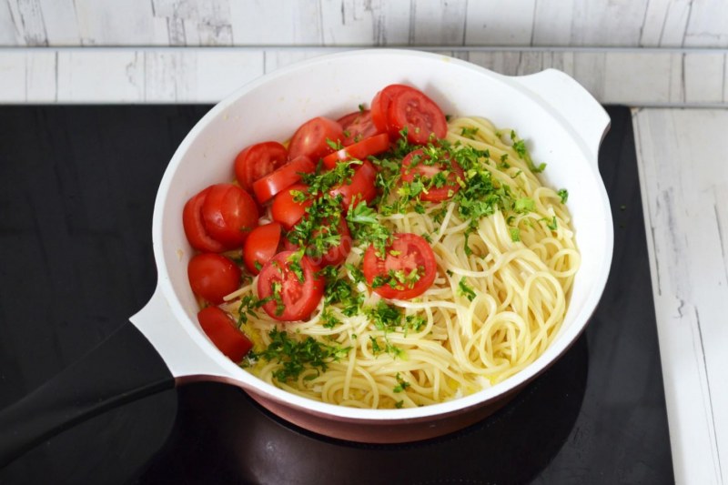 Вкусное море кальмар в сливочном соусе