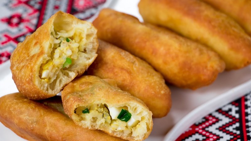 Пирожки с рисом и яйцом жареные
