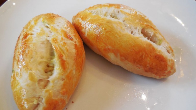 Пирожки с яйцом и луком