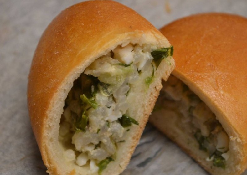 Пирожки с рисом и яйцом в духовке