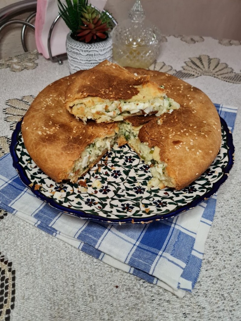 Пирожки с луком и яйцом жареные
