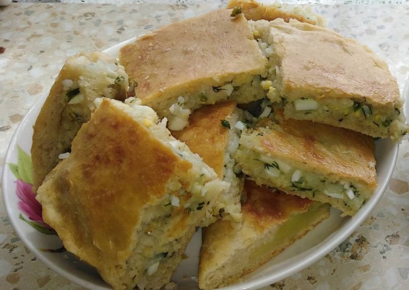 Пирожки с яйцом и зеленым луком