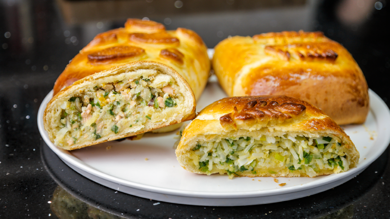 Пирожки с яйцом и луком