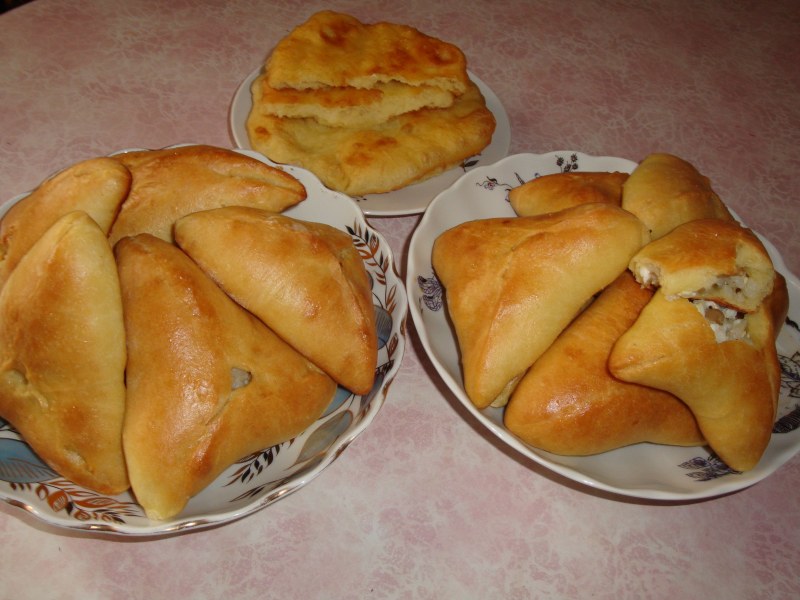 Пирог с рисом и яйцом и зеленым луком