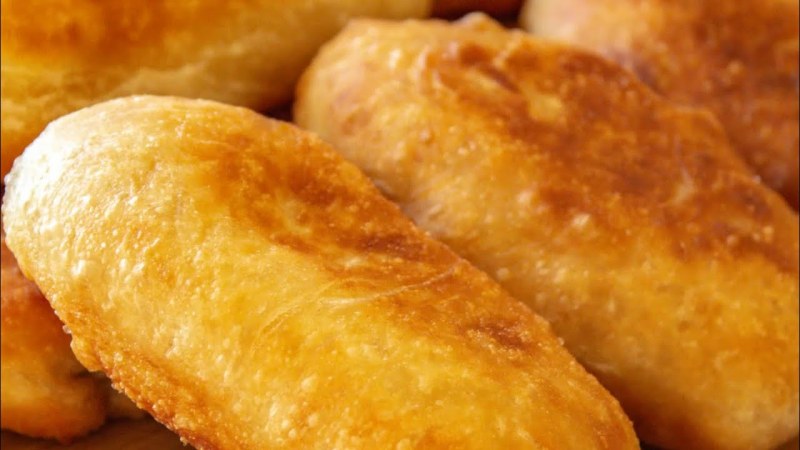 Пирожки с луком и яйцом жареные