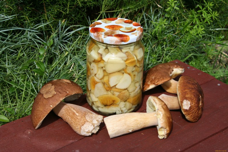 Грибочки маринованные шампиньоны
