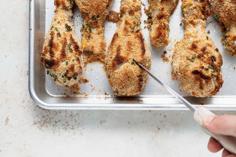 Зеленая панировка из читос для ножек куриных