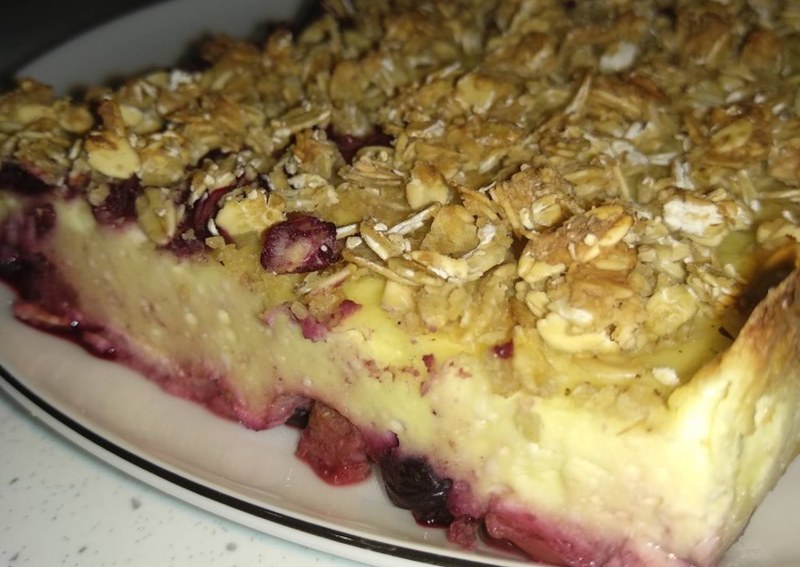 Пирог из овсяных хлопьев с яблоками
