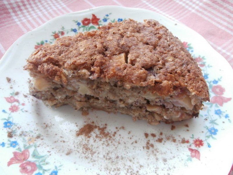 Шоколадная овсянка с изюмом и орехами