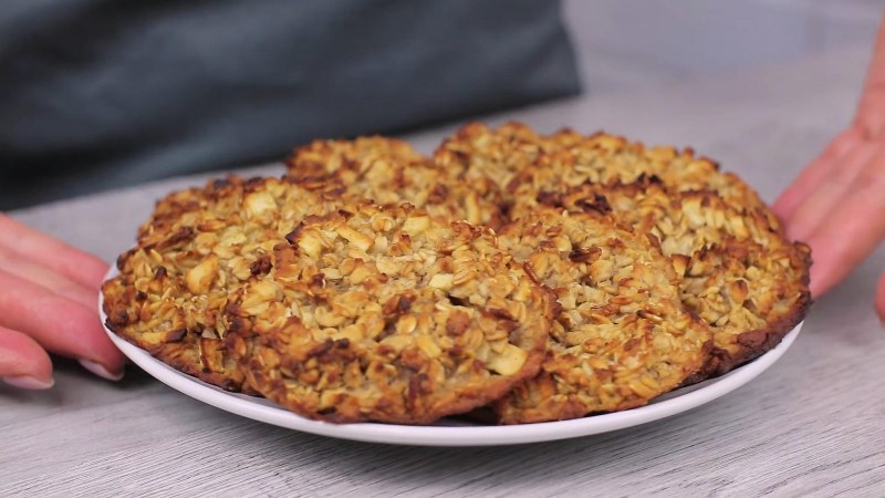 Яблочная шарлотка