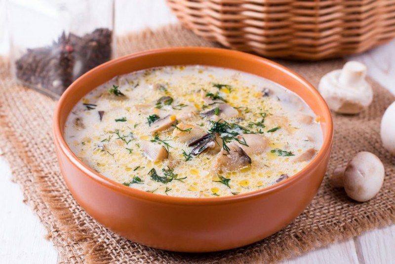 Сливочный суп с шампиньонами и плавленным сыром