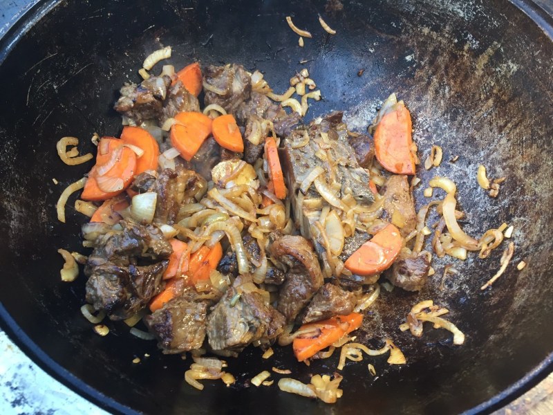 Узбекское блюдо тушеные овощи с мясом